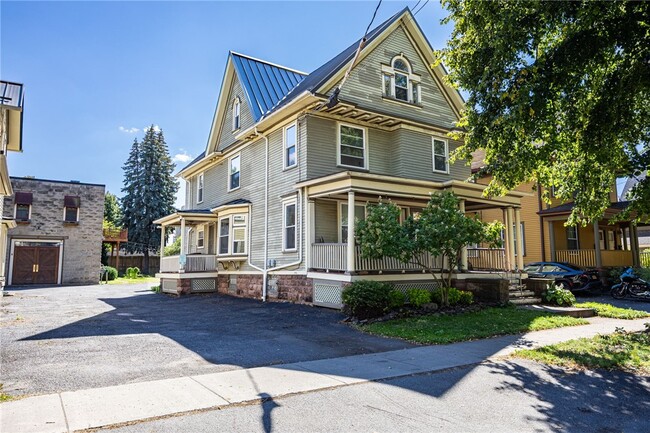 Primary Photo - 257 Averill Ave