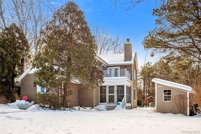 Building Photo - 3 1st Pl