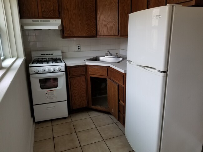 Kitchen - 210 S 43rd St