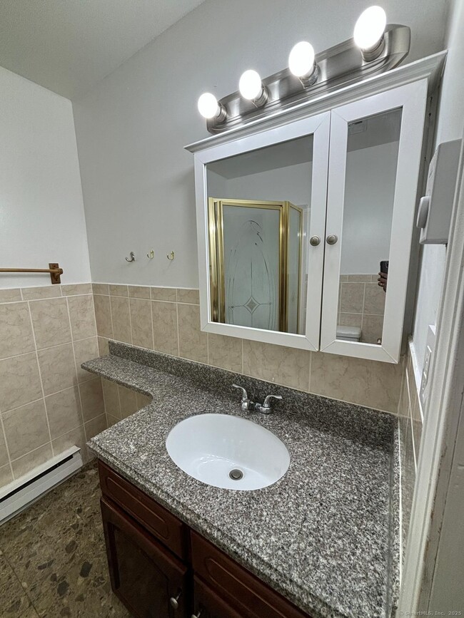 Building Photo - 32 Candlewood Dr
