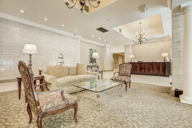 Building Photo - 300 W Peachtree St NW