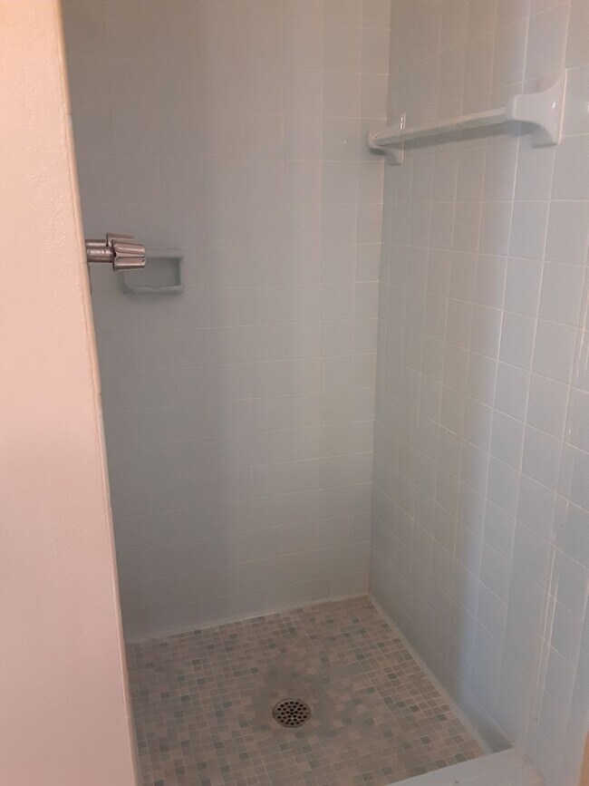 Building Photo - Green Tee - # 607