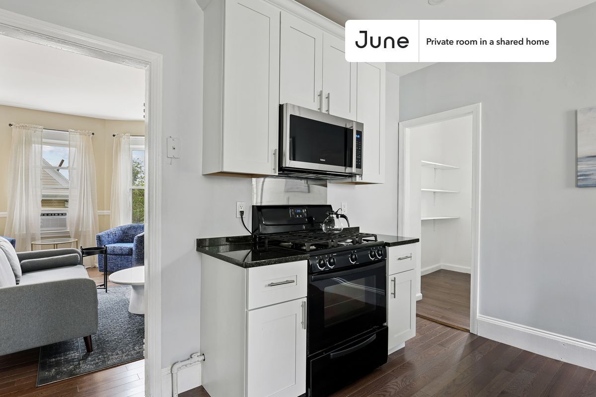 Building Photo - Room in Shared 4 bed/1 bath home