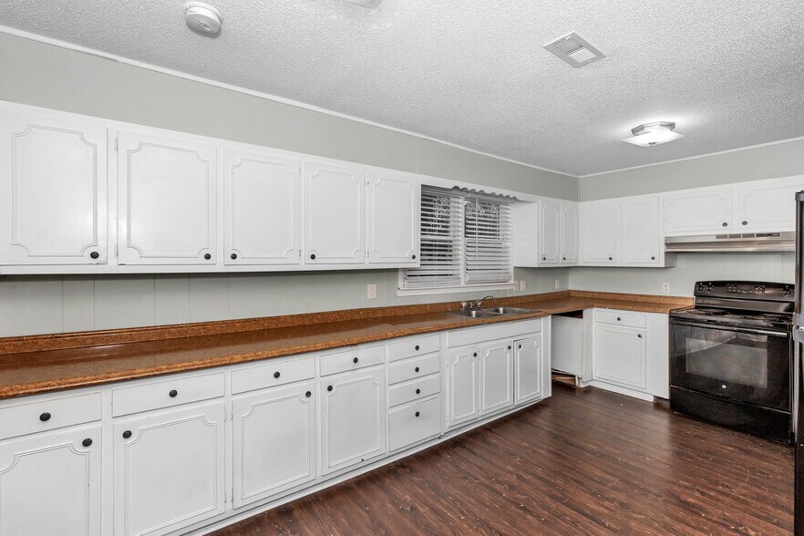 Building Photo - 3903 Telstar Cir SW