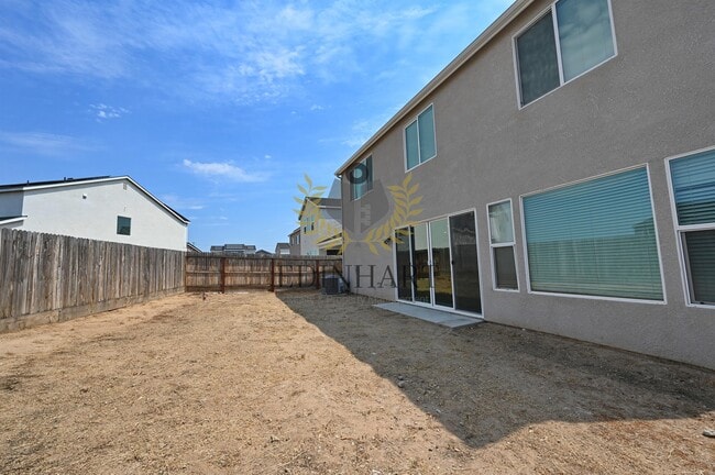 Building Photo - 177 N Laverne Ave