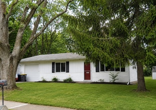 Building Photo - 3 Bedroom Home