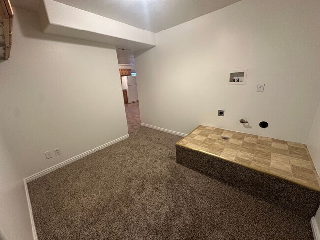 Building Photo - Freshly Painted, New Carpet Throughout - Home For Rent In Springville!!!
