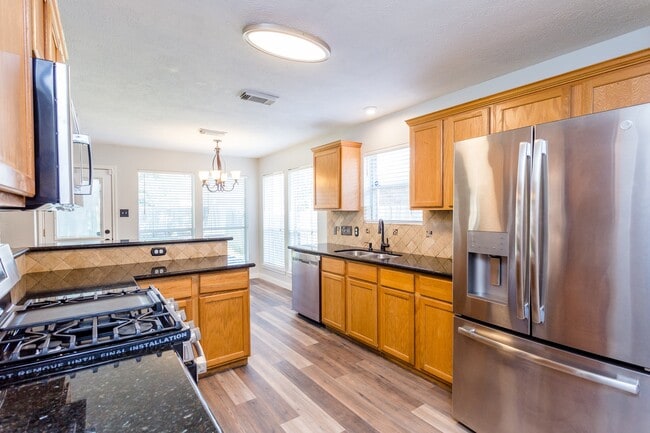 Building Photo - 5211 Bay Pines Dr