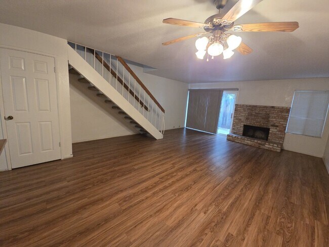 Building Photo - Cozy, Quiet Condo