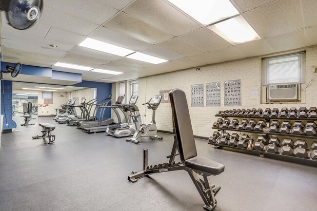 Building Photo - 1 Bedroom Meridian Hill Oasis - Between Ad...