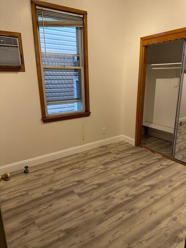 Building Photo - 143 W 26th St