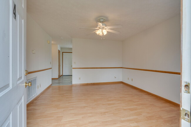 Building Photo - 106 Lori Ann Dr
