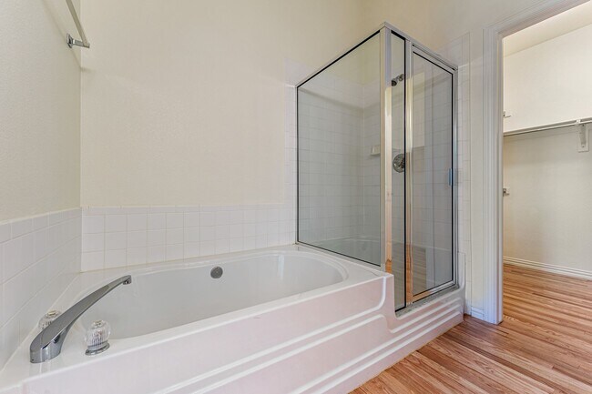 Building Photo - Gorgeous Townhome With 2-Car Garage and Ce...