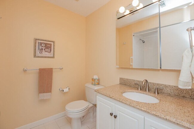 Building Photo - 1006 Paradise Rd