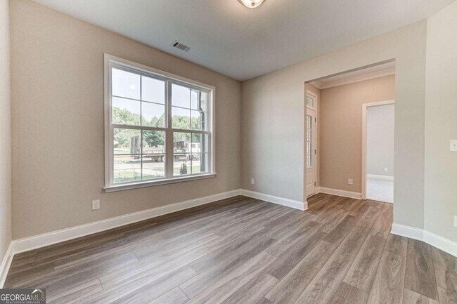 Building Photo - 1060 River Park Dr