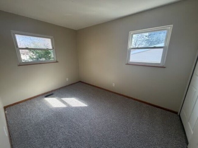 Building Photo - 2709 Alton Dr