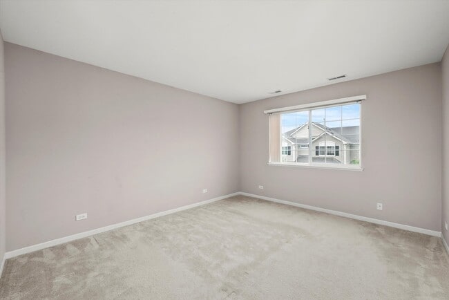 Building Photo - 2-bed/2.5-bath Townhouse in Round Lake