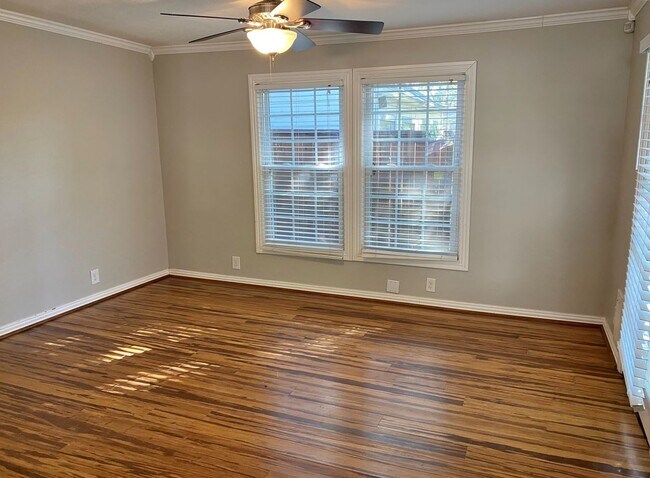Building Photo - 3 BED/2BATH BUNGALOW IN ARLINGTON HEIGHTS!