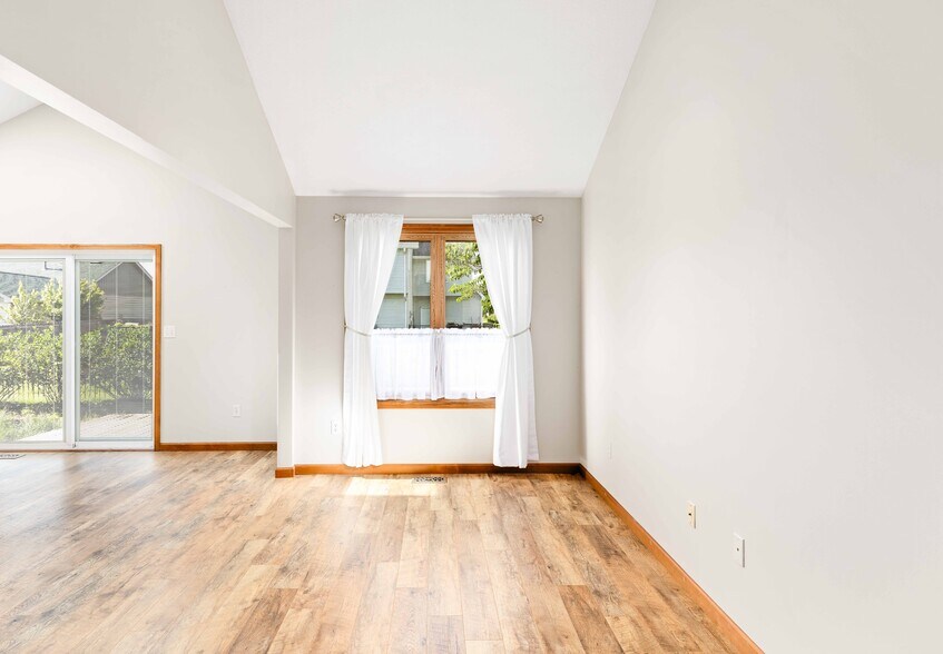 Building Photo - 3442 Berkdale Dr