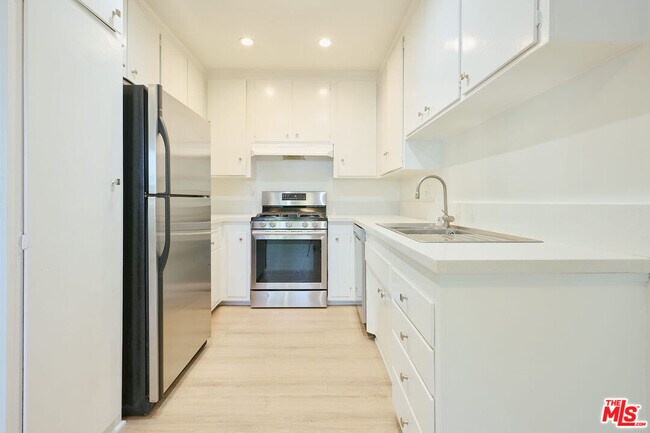 Building Photo - 7712 Pso Del Rey