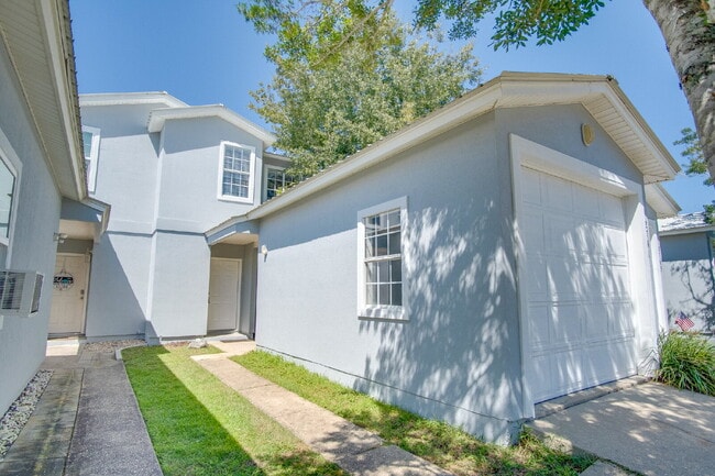 Building Photo - Santa Rosa 3/2.5 Townhome – Minutes from N...