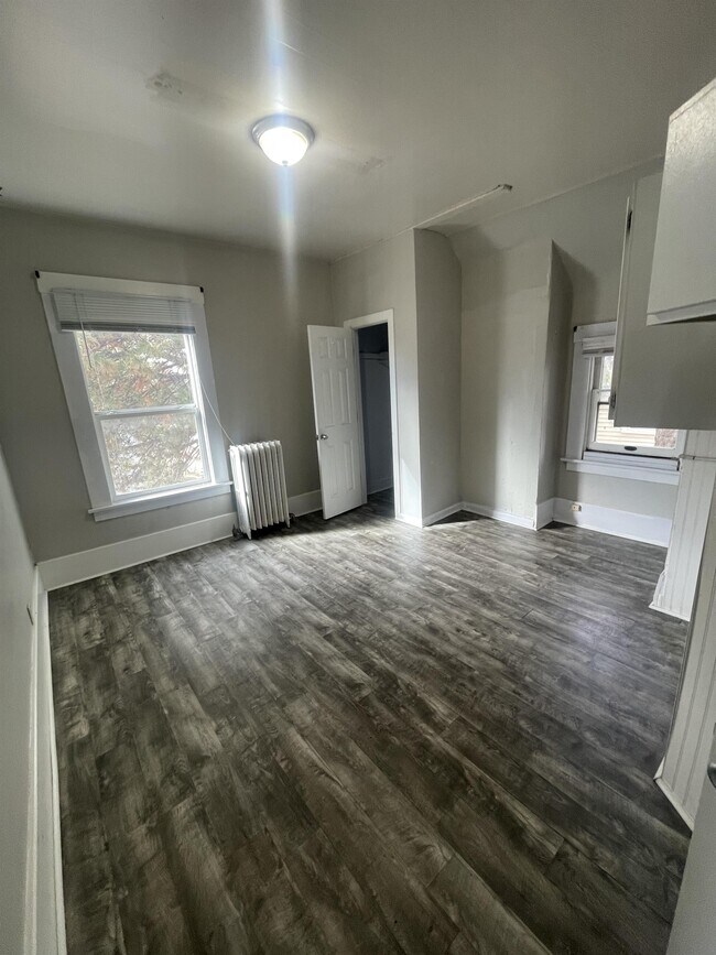 Building Photo - 1859 10th Ave