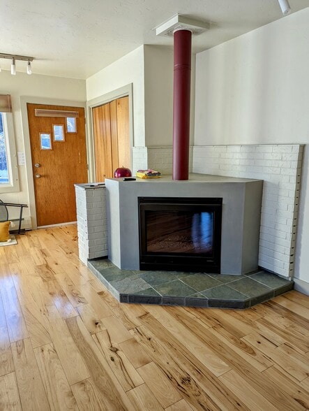 Building Photo - 505 S Hauser Ave