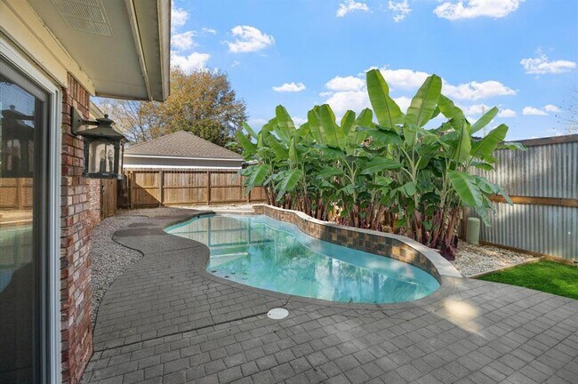 Building Photo - 8430 London Way Dr