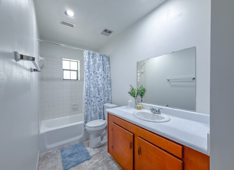 Building Photo - 8514 Raquel Ln