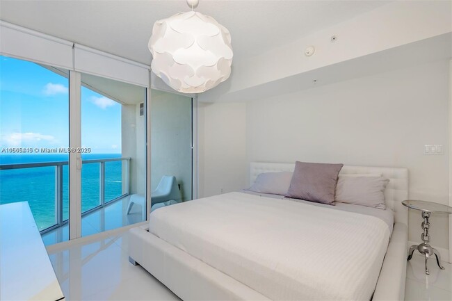 Primary Photo - 16699 Collins Ave