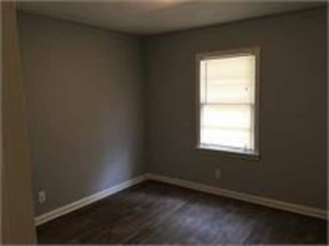 Building Photo - 805 Pamela Dr