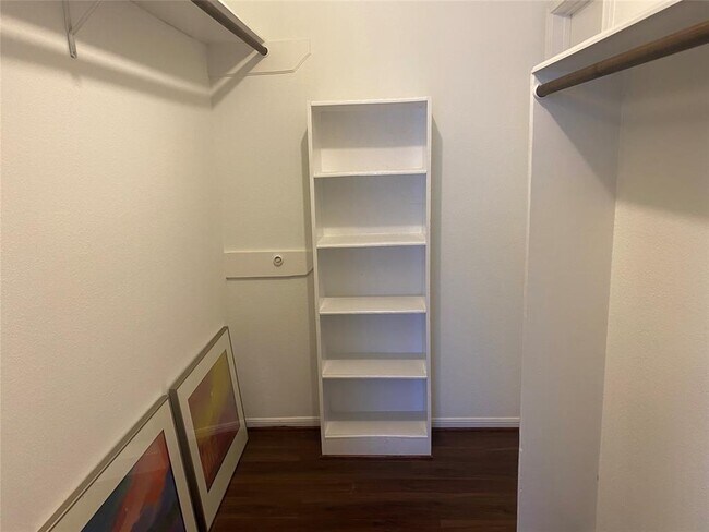 Building Photo - 7447 Cambridge St