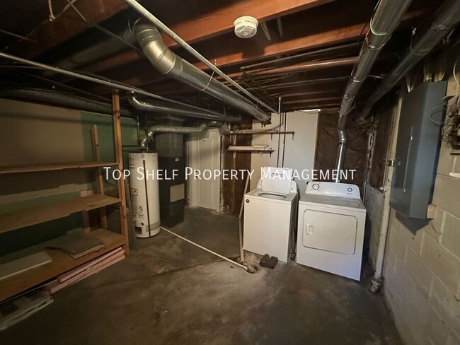 Building Photo - 3935 Oakshire Rd