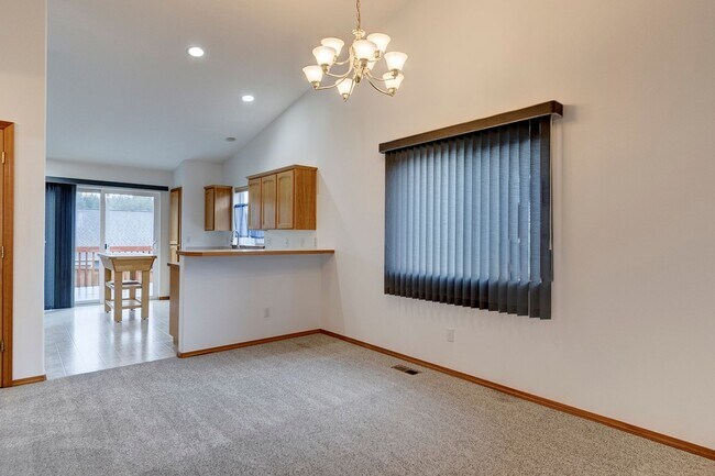 Building Photo - 2 Bd 2 Bath Home in 55+ Community