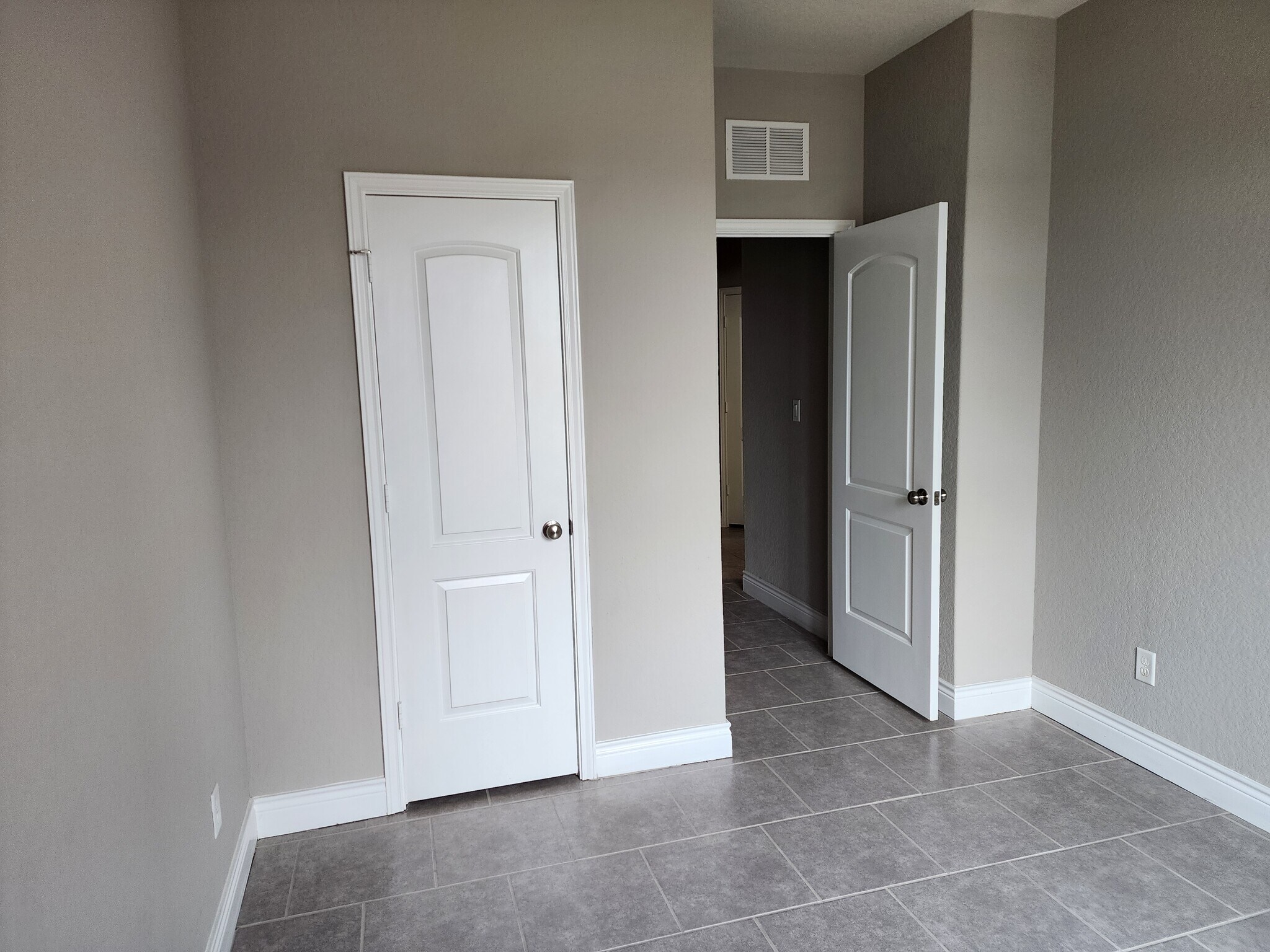 Building Photo - 27423 Paraiso Sands