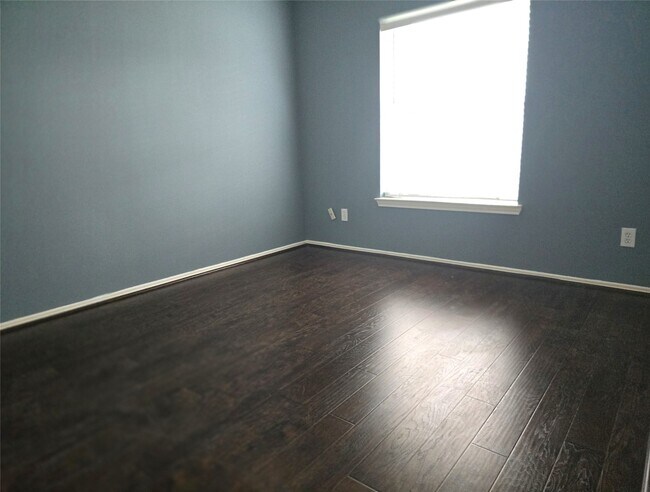 Building Photo - 15523 Clear Valley Dr