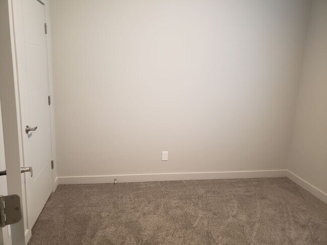 Building Photo - 2nd Floor 2bed 1 Bath in Springville!