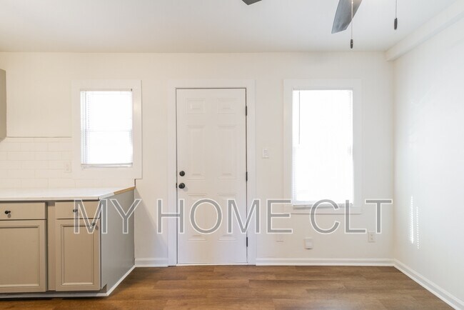 Building Photo - 929 Cantwell St