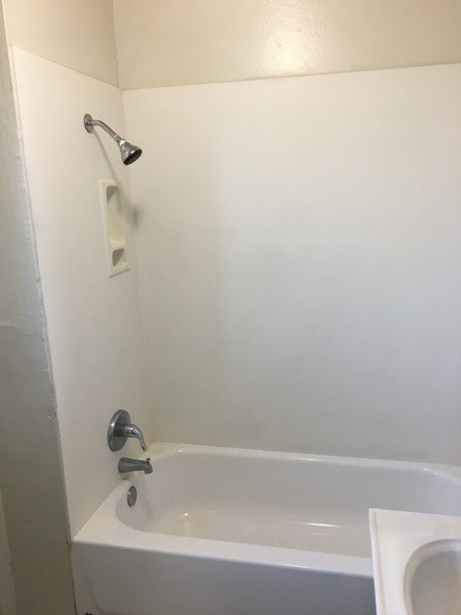 Building Photo - Quaint House in Ripon!