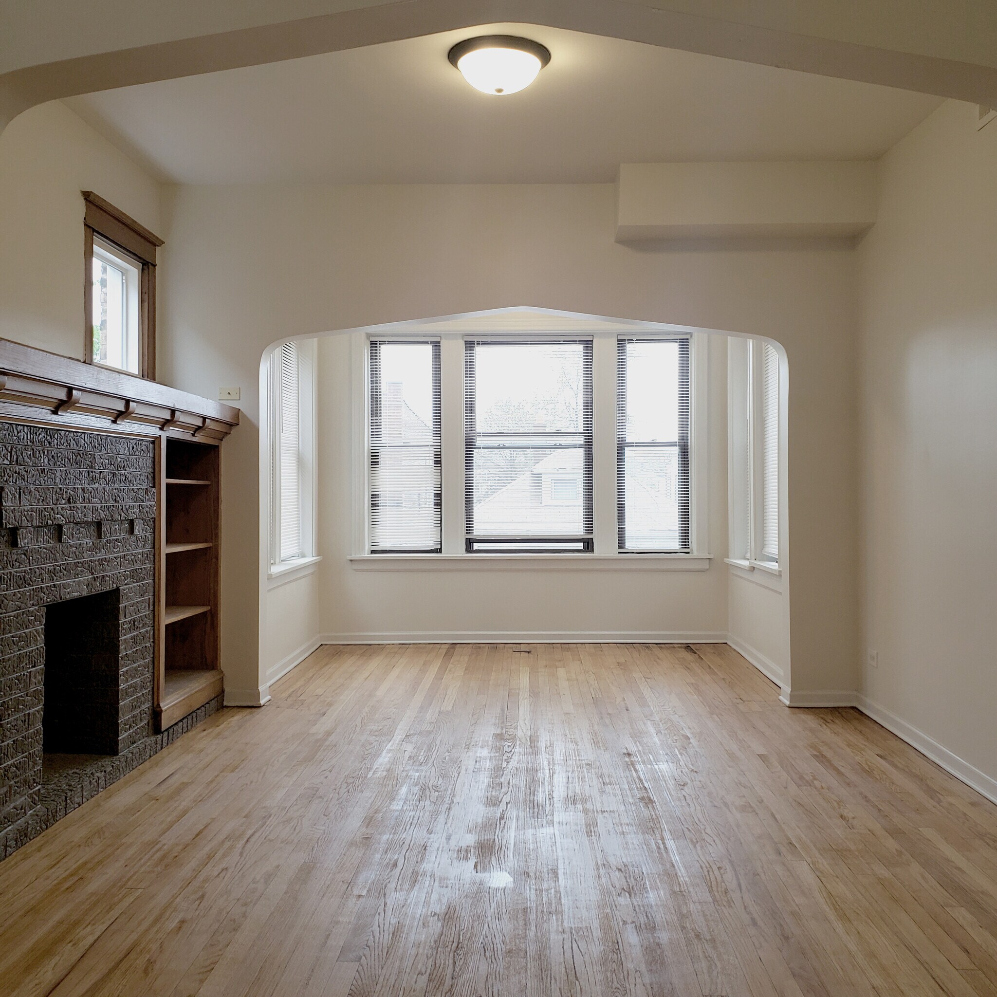 Building Photo - 5435 S Hermitage Ave