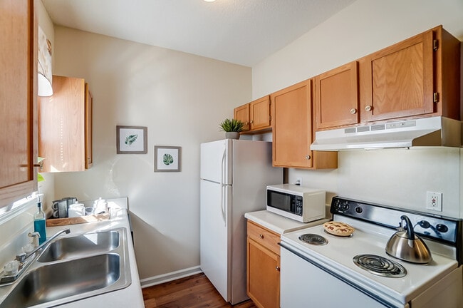 Building Photo - All-brick townhome living, minutes from it all.