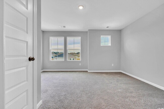 Building Photo - 2087 Victory Wy