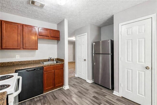 Building Photo - 588 Elle's Wy