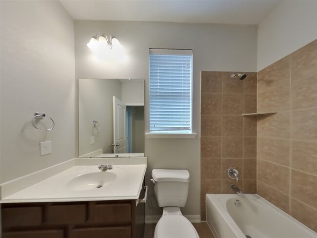 Building Photo - 410 Heatherton Hill Dr