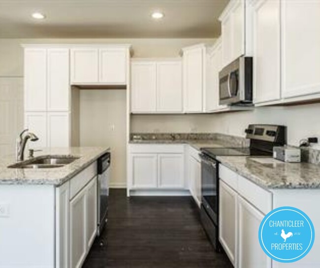 Building Photo - 5830 Crestlawn Ct