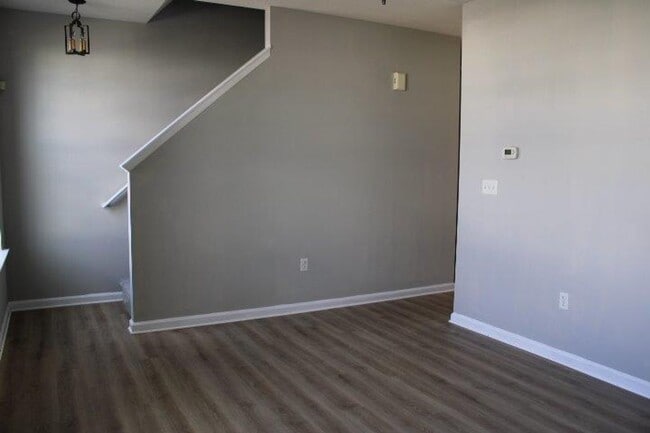 Building Photo - 3-Story Townhouse