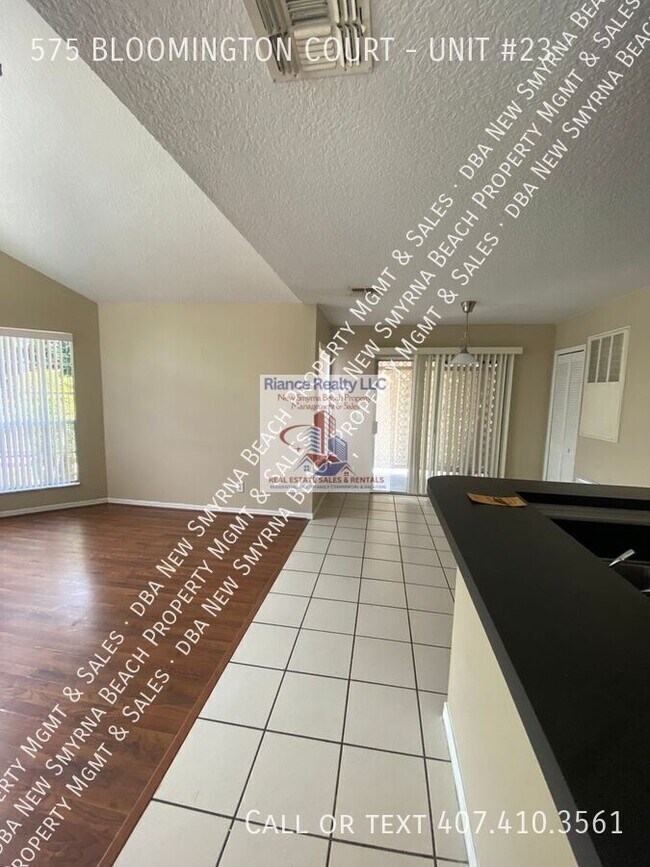 Building Photo - 575 Bloomington Ct