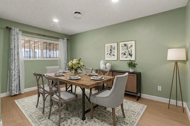 Building Photo - Spacious 3BR Retreat in the Heart of Cherokee Point