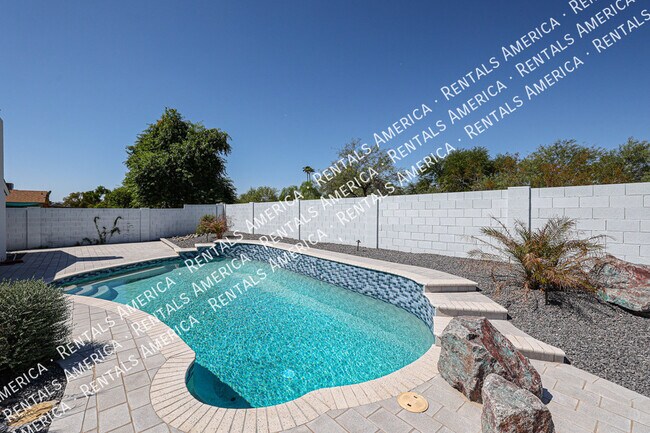 Building Photo - 10534 E Mercer Ln