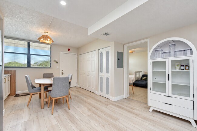 Building Photo - 17580 Gulf Blvd